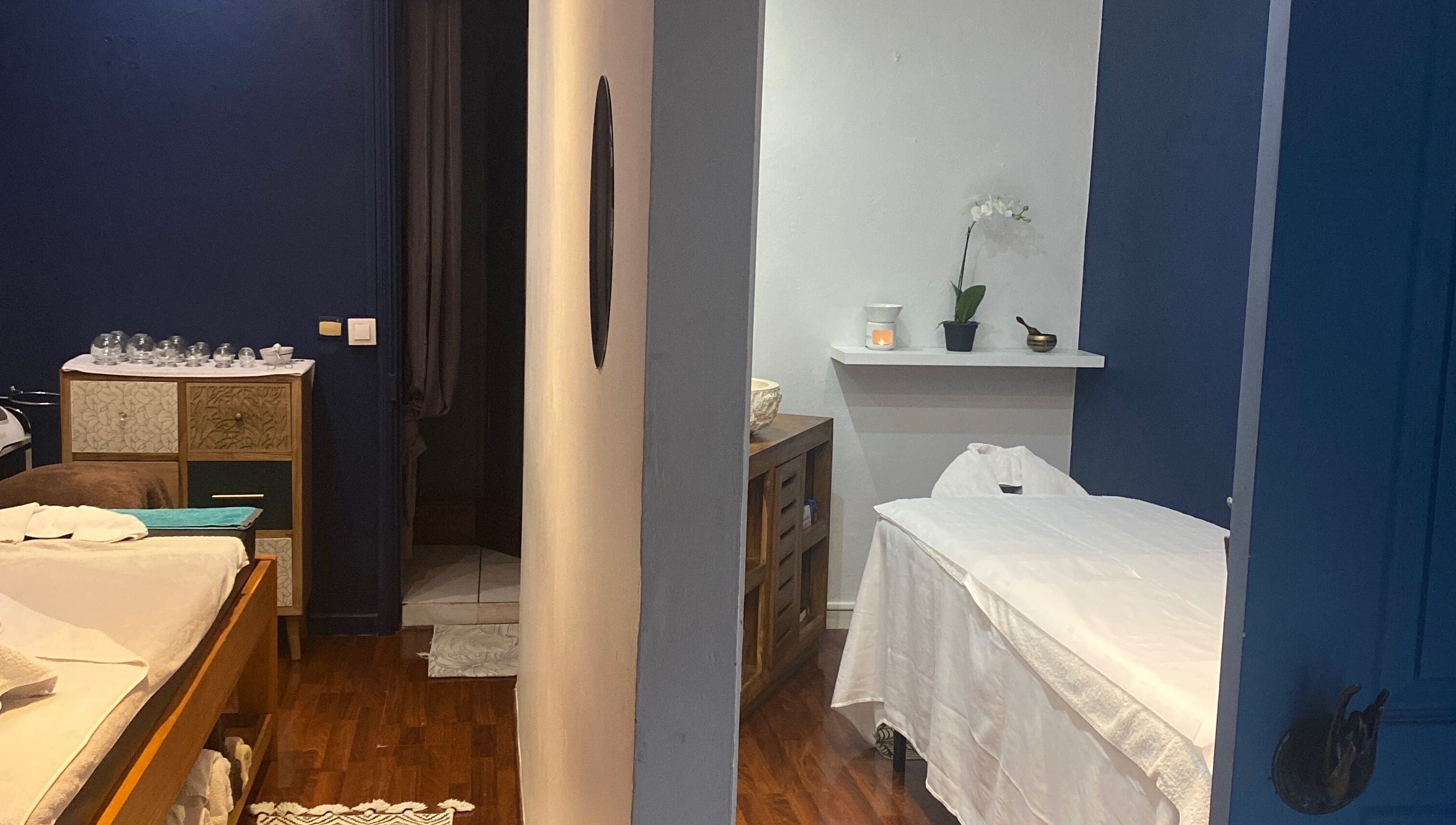 Salle de soins relaxante chez La Perle d’Asie, Nouméa, Province Sud, NC, avec décoration apaisante.