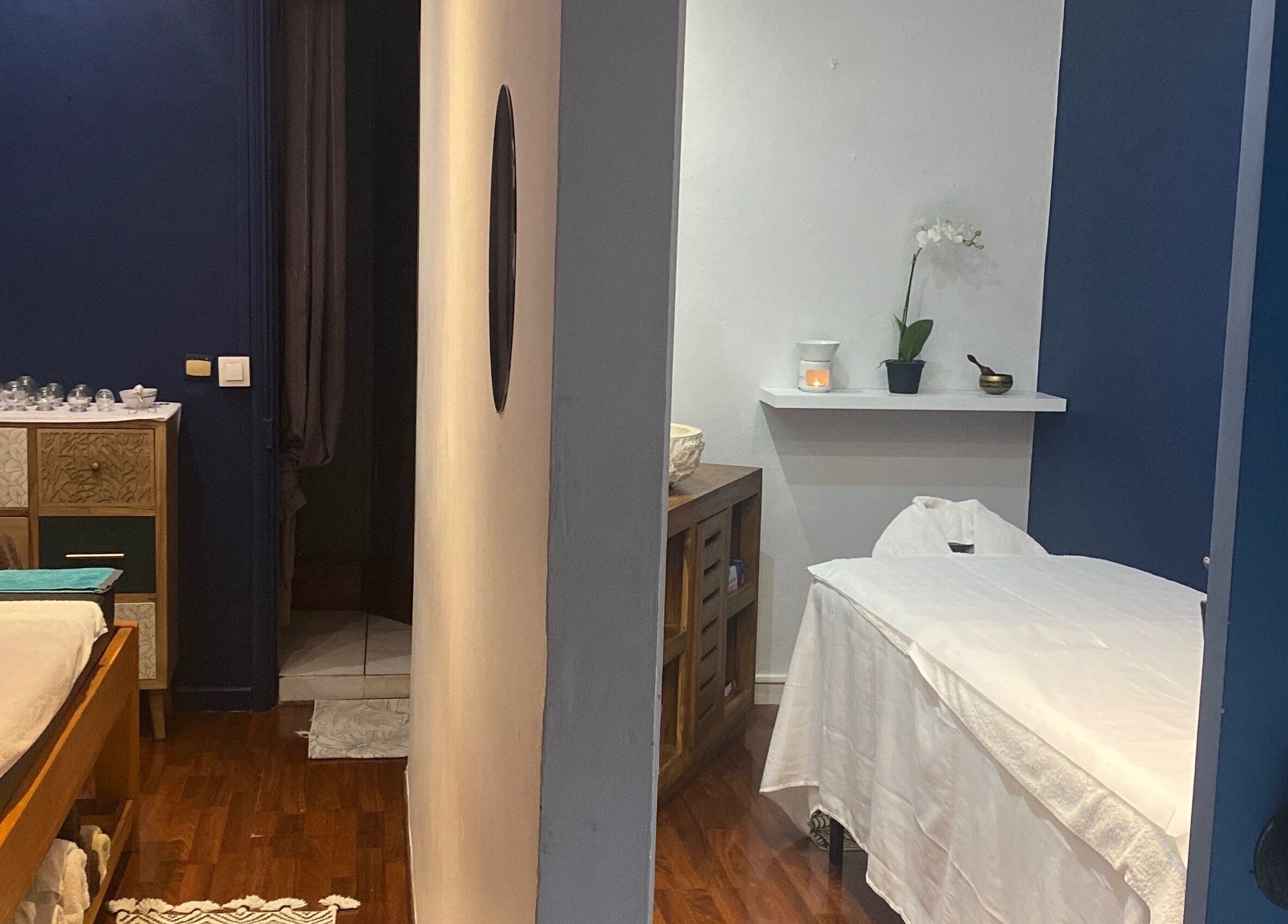 Salle de soins relaxante chez La Perle d’Asie, Nouméa, Province Sud, NC, avec décoration apaisante.