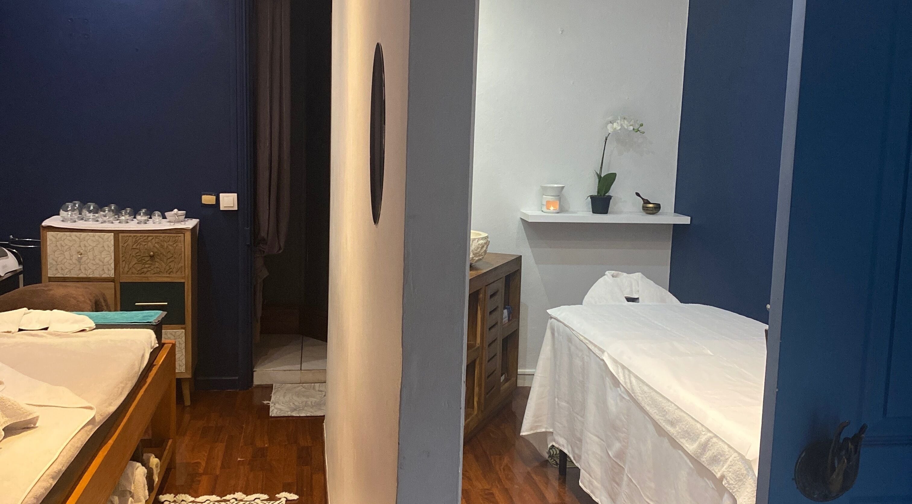 Salle de soins relaxante chez La Perle d’Asie, Nouméa, Province Sud, NC, avec décoration apaisante.