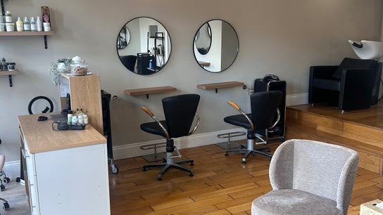 Cosy hair lounge
