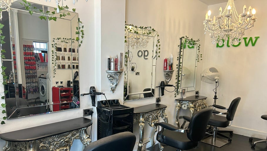 SY2 The Salon зображення 1