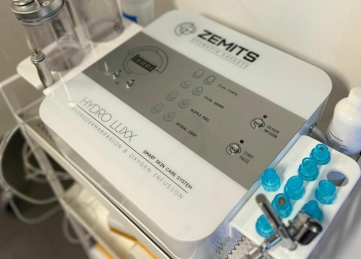 Hydro Luxx device at Hale Beauty, Sutton Coldfield, England, GB offering oxygen infusion treatment.