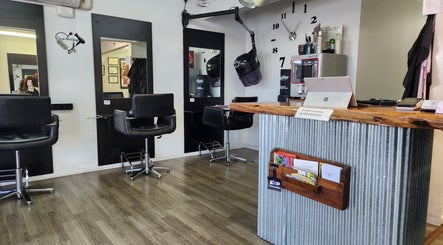 Lacy's Hair Design Limited, bilde 2