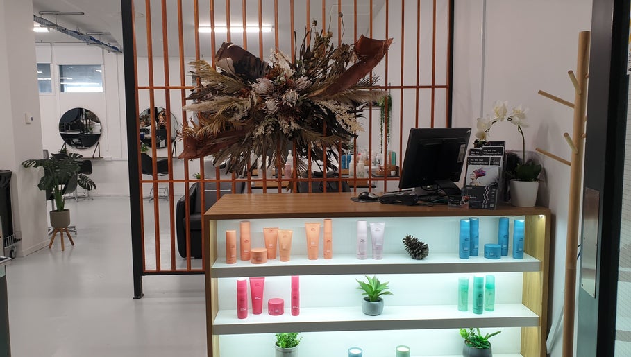 Time To Shine Hair Salon Toi-Ohomai image 1