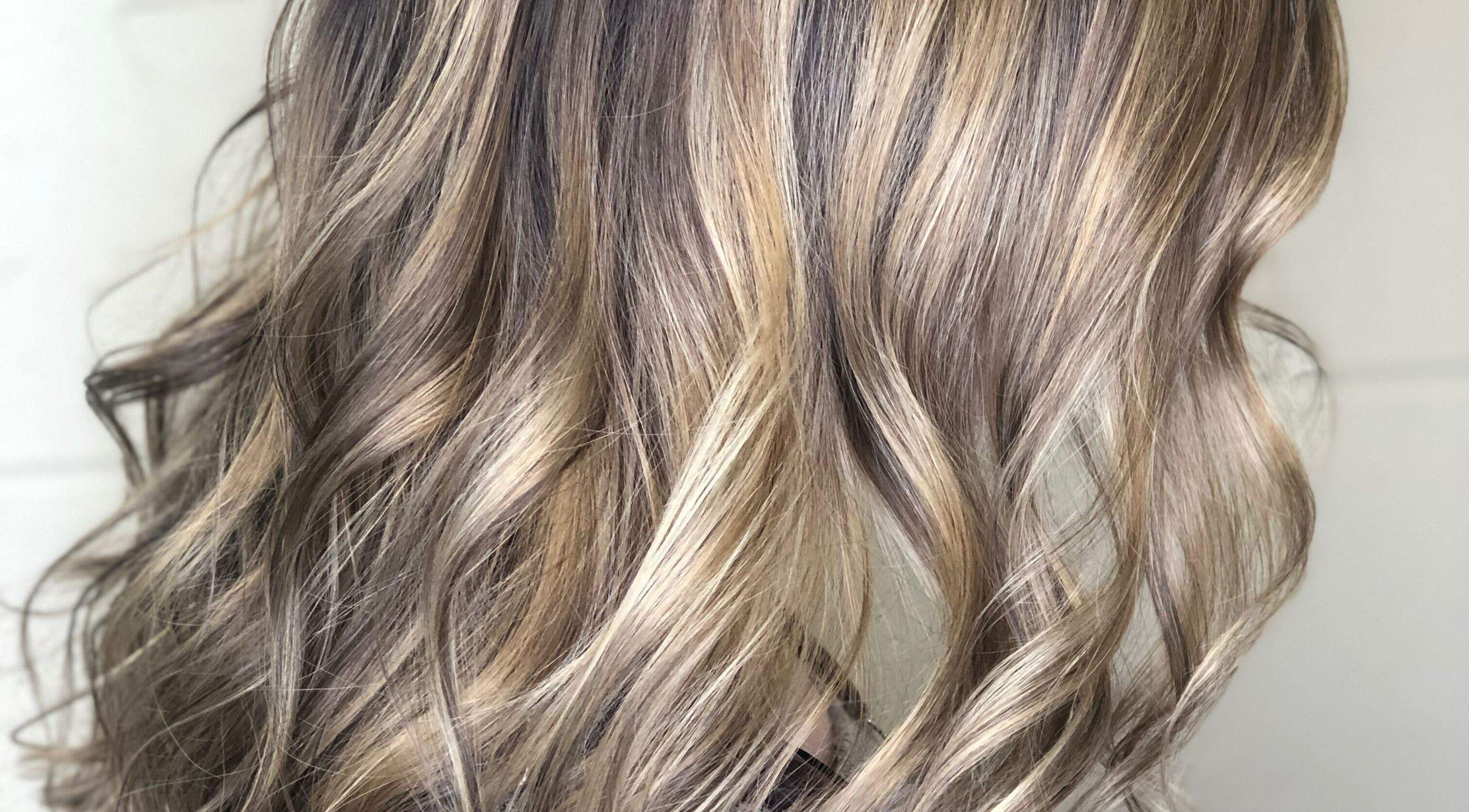 Stylish wavy hair highlights at Alluring Locks in Mount Carmel, Illinois, US.