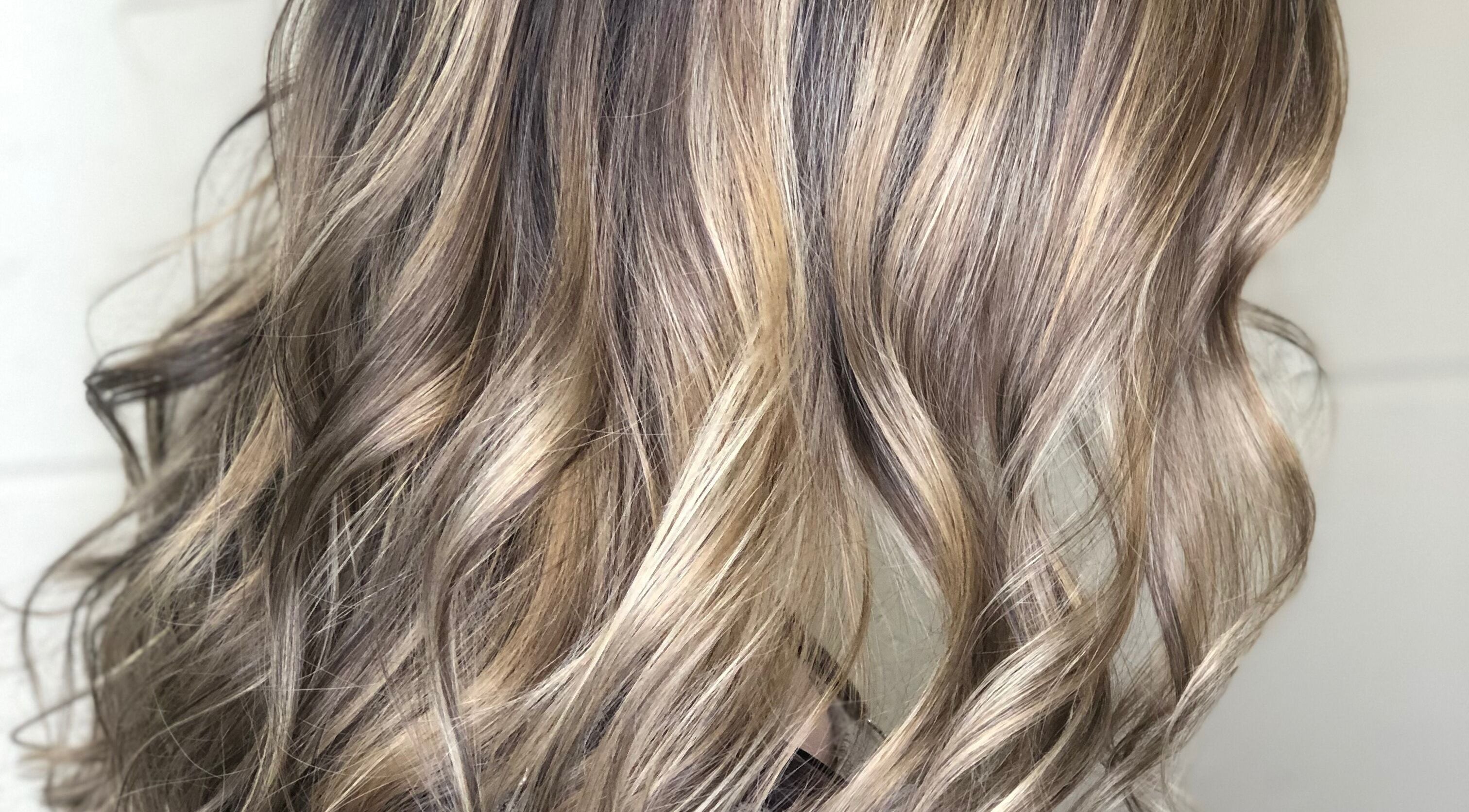 Stylish wavy hair highlights at Alluring Locks in Mount Carmel, Illinois, US.