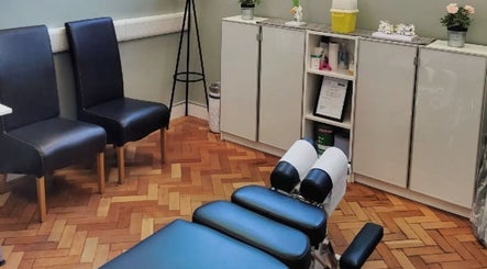 The Nantgarw Chiropractor afbeelding 2