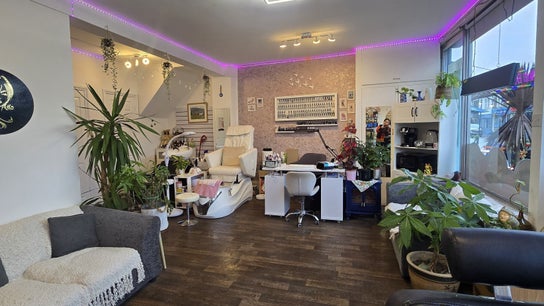 Gareth at MITI BEAUTY