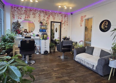 Chic interior of Gareth at MITI BEAUTY, Bristol, England, GB, featuring a stylish salon chair and plant decor.