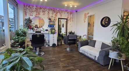 Chic interior of Gareth at MITI BEAUTY, Bristol, England, GB, featuring a stylish salon chair and plant decor.