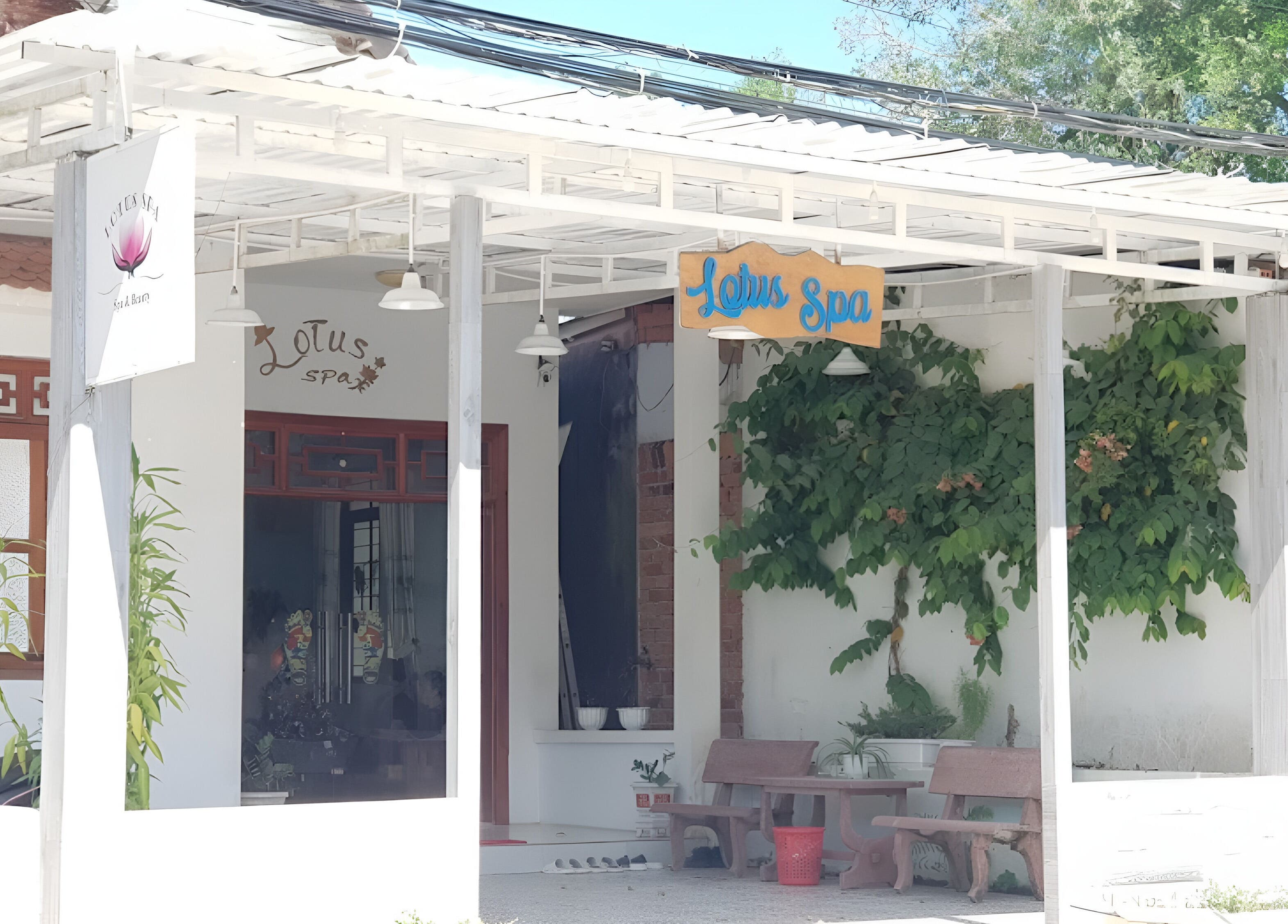 Front view of Lotus Spa 1, Thành phố Phú Quốc, Kiên Giang, VN, showcasing its serene entrance.