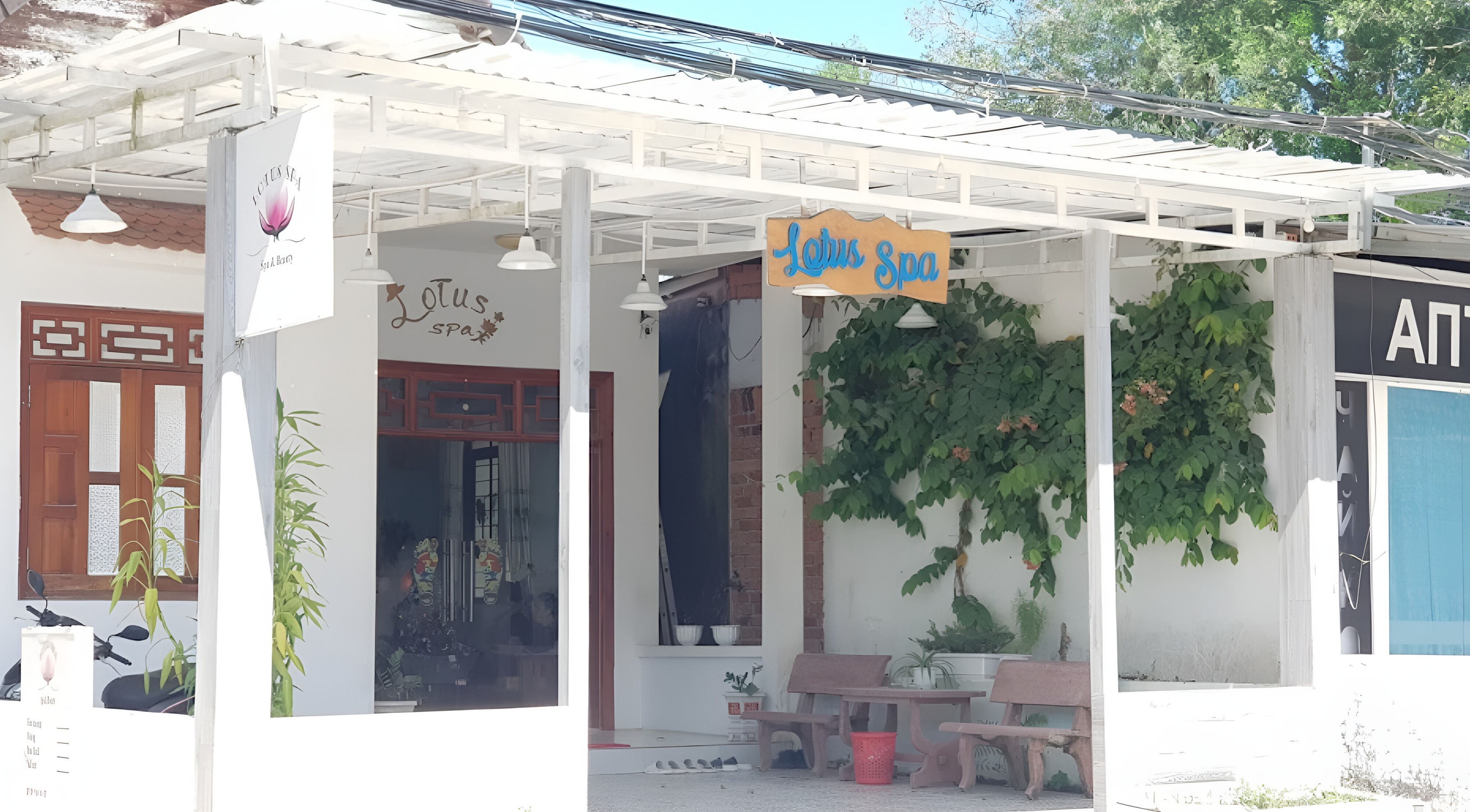 Front view of Lotus Spa 1, Thành phố Phú Quốc, Kiên Giang, VN, showcasing its serene entrance.