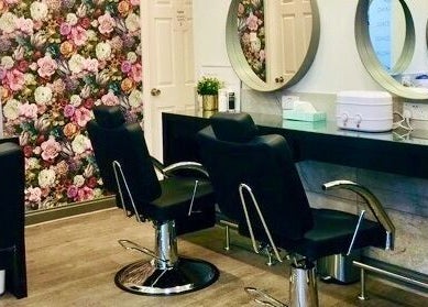 Chic interior of Sajna Beauty Spa Clapham in London, England, GB with floral wallpaper and stylish salon chairs.