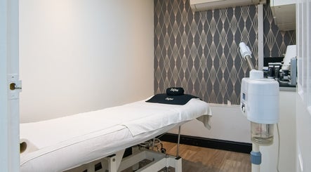 Sajna Hair and Beauty 234A Upper Tooting image 3