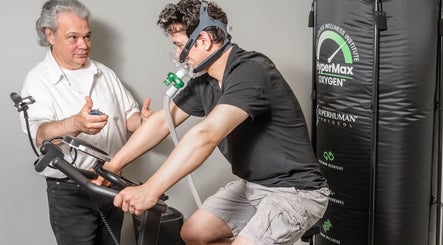 Personalized oxygen training at Alfred's Wellness in Willowbrook, Illinois, US for optimal health.