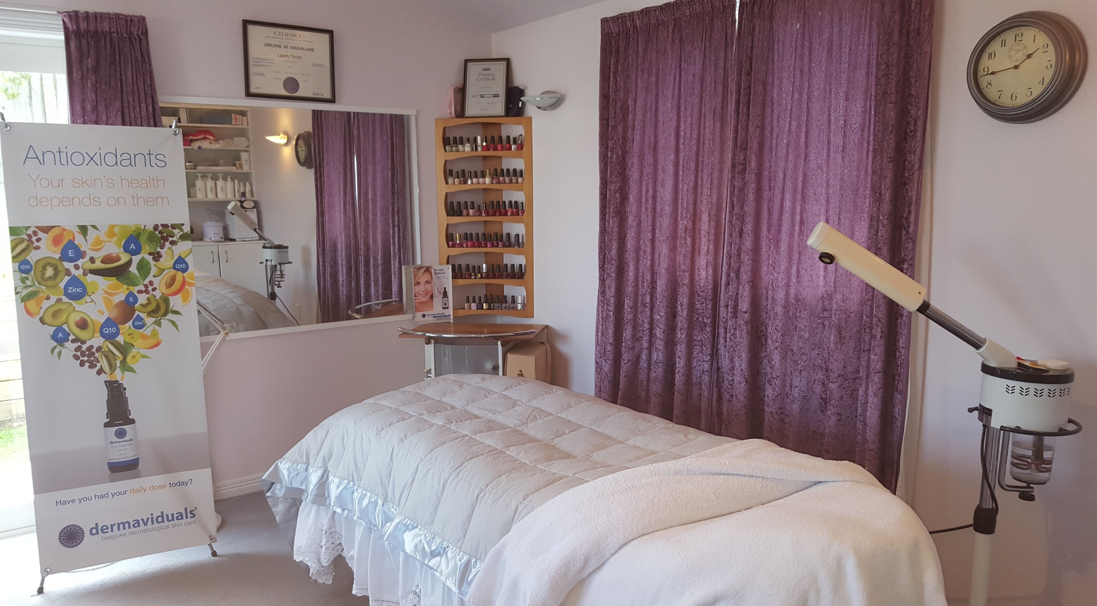Relaxing spa room at Vanity Fair Beauty & Skin Care Salon, Auckland, NZ with cozy treatment bed and skincare decor.