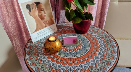 Intricate table decor at Vanity Fair Beauty & Skin Care Salon in Auckland, NZ featuring a candle and plant.