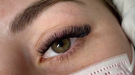 Luxe Lashes by Vickie image 3