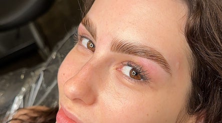 Flawlessly groomed eyebrows at Solara Beauty in Toronto, Ontario, CA, showcasing expert beauty techniques.
