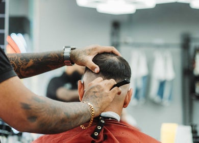 Frankston Barbers in Melbourne, Victoria, AU showcases a precise haircutting technique on a client.