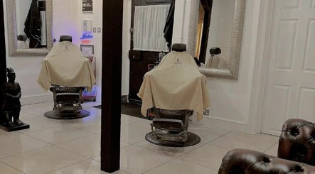 Proper Barbers, Hair and Beauty Olney Bild 3