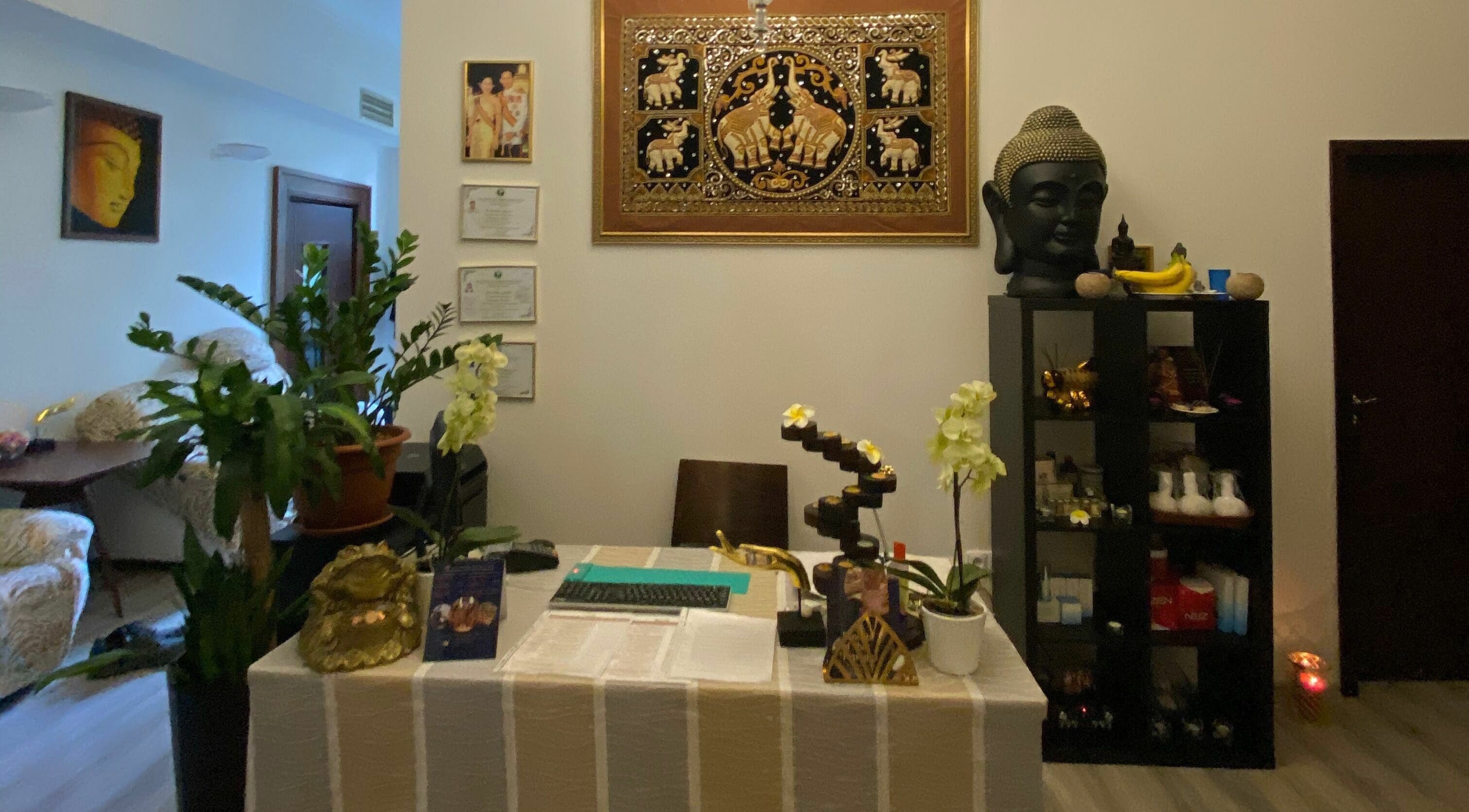 Gold Hand Thai Massage | Prague 6 reception area with serene decor in Praha 6, CZ.