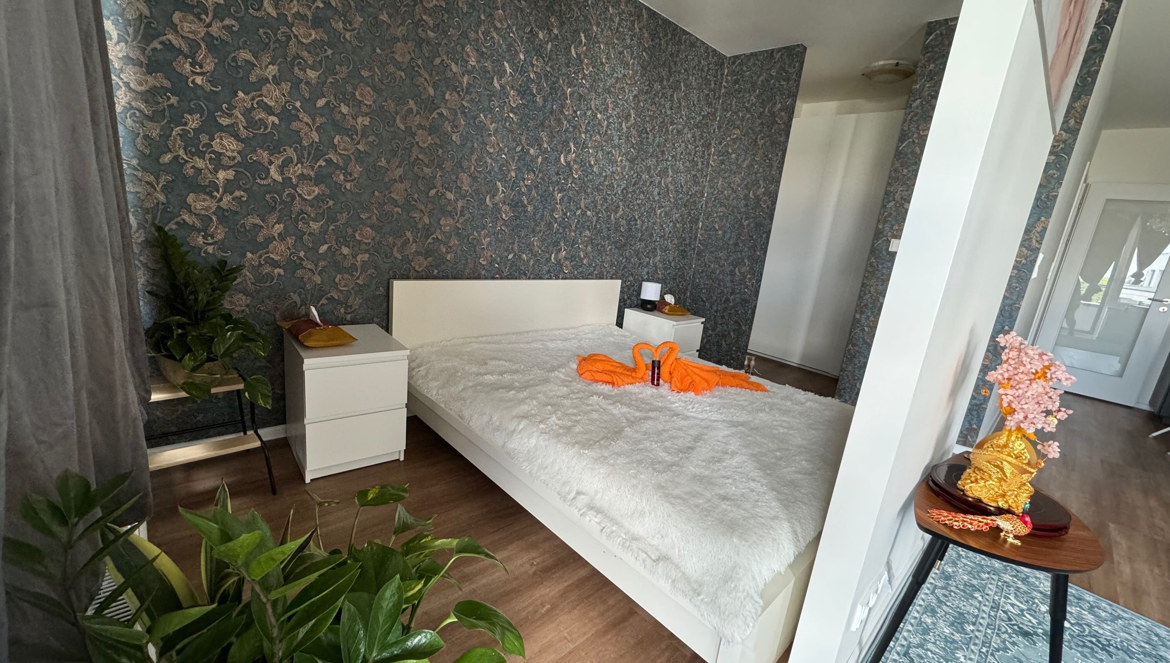 A tranquil bedroom at Thomasova 235/3, Praha 5, Hlavní Město Praha, CZ featuring elegant decor.