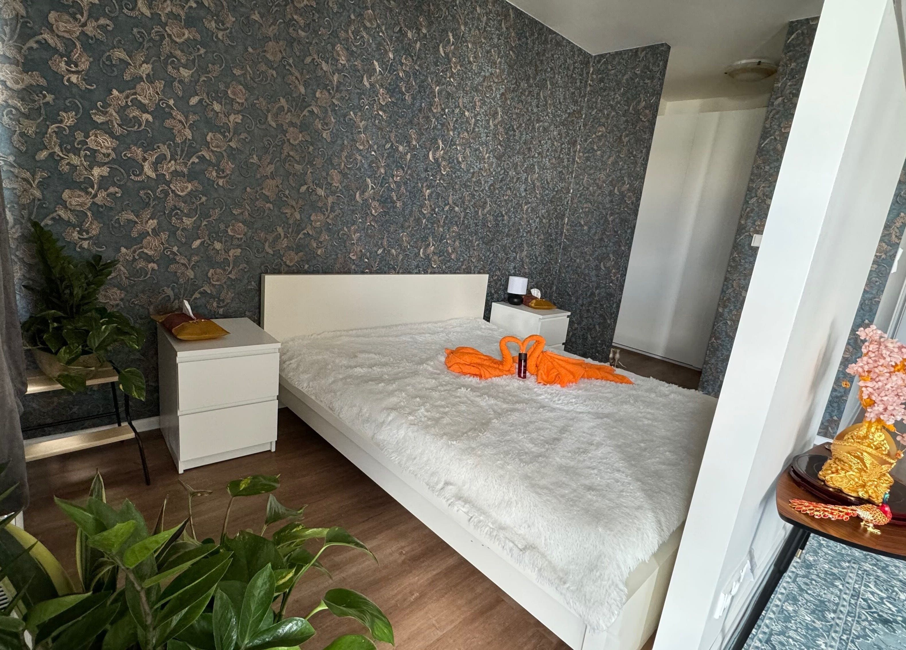 A tranquil bedroom at Thomasova 235/3, Praha 5, Hlavní Město Praha, CZ featuring elegant decor.