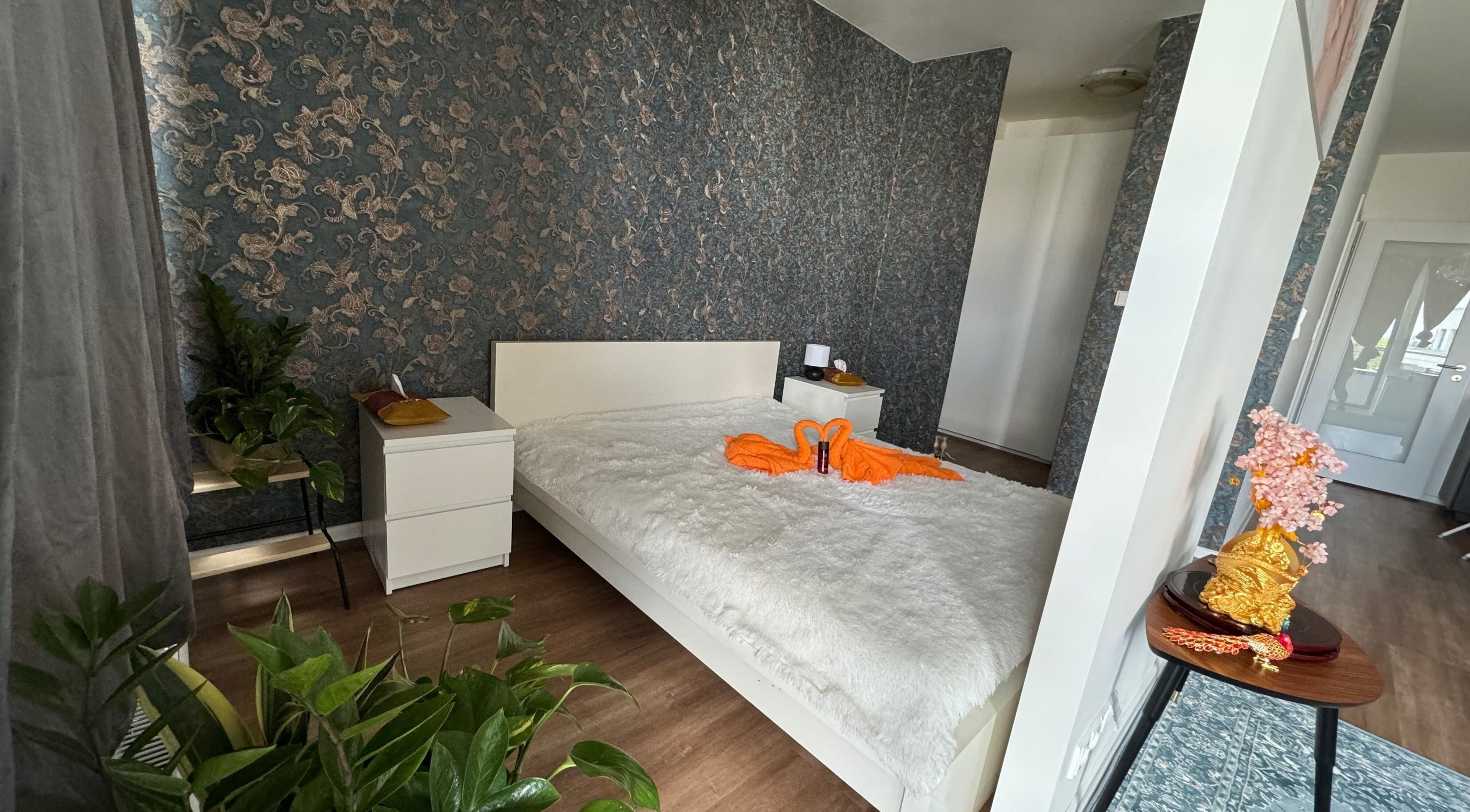 A tranquil bedroom at Thomasova 235/3, Praha 5, Hlavní Město Praha, CZ featuring elegant decor.