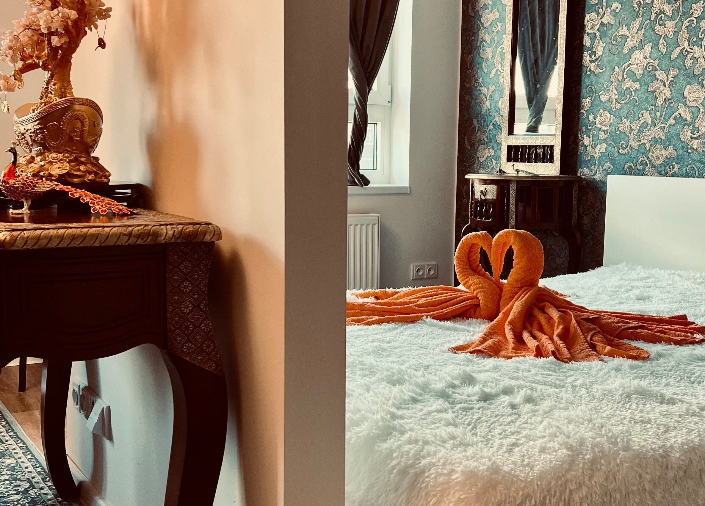 Luxurious room at Thomasova 235/3, Praha 5 featuring ornate decor, Hlavní Město Praha, Hlavní Město Praha, CZ.