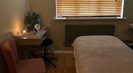 Cozy treatment room at Alex Hammond Knowles in Berkhamsted, England, GB featuring a relaxing ambiance and decor.