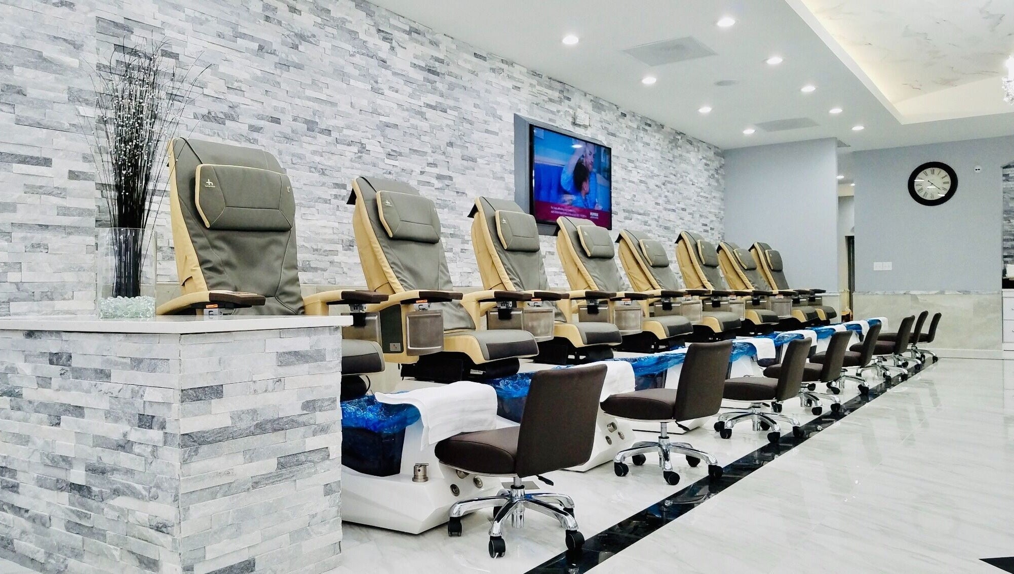 Elegant pedicure stations at Wynn Nail Spa, Maineville, Ohio, US, offering a luxurious nail care experience.