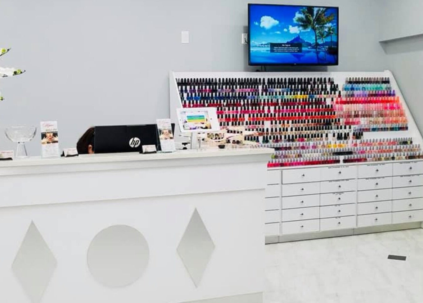 Wynn Nail Spa reception with vibrant polish display in Maineville, Ohio, US.