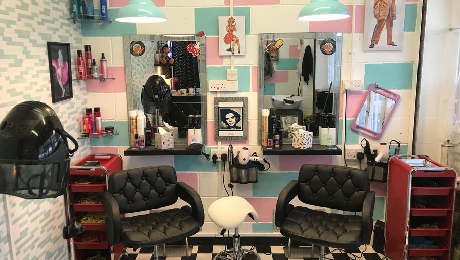 Betty's Hair Salon billede 1