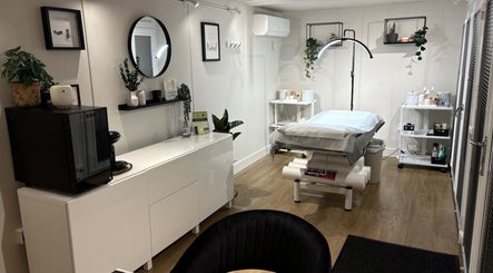Cozy treatment room at Zero Fuzz Given, Chicksands, England, GB, featuring modern decor and relaxing ambiance.