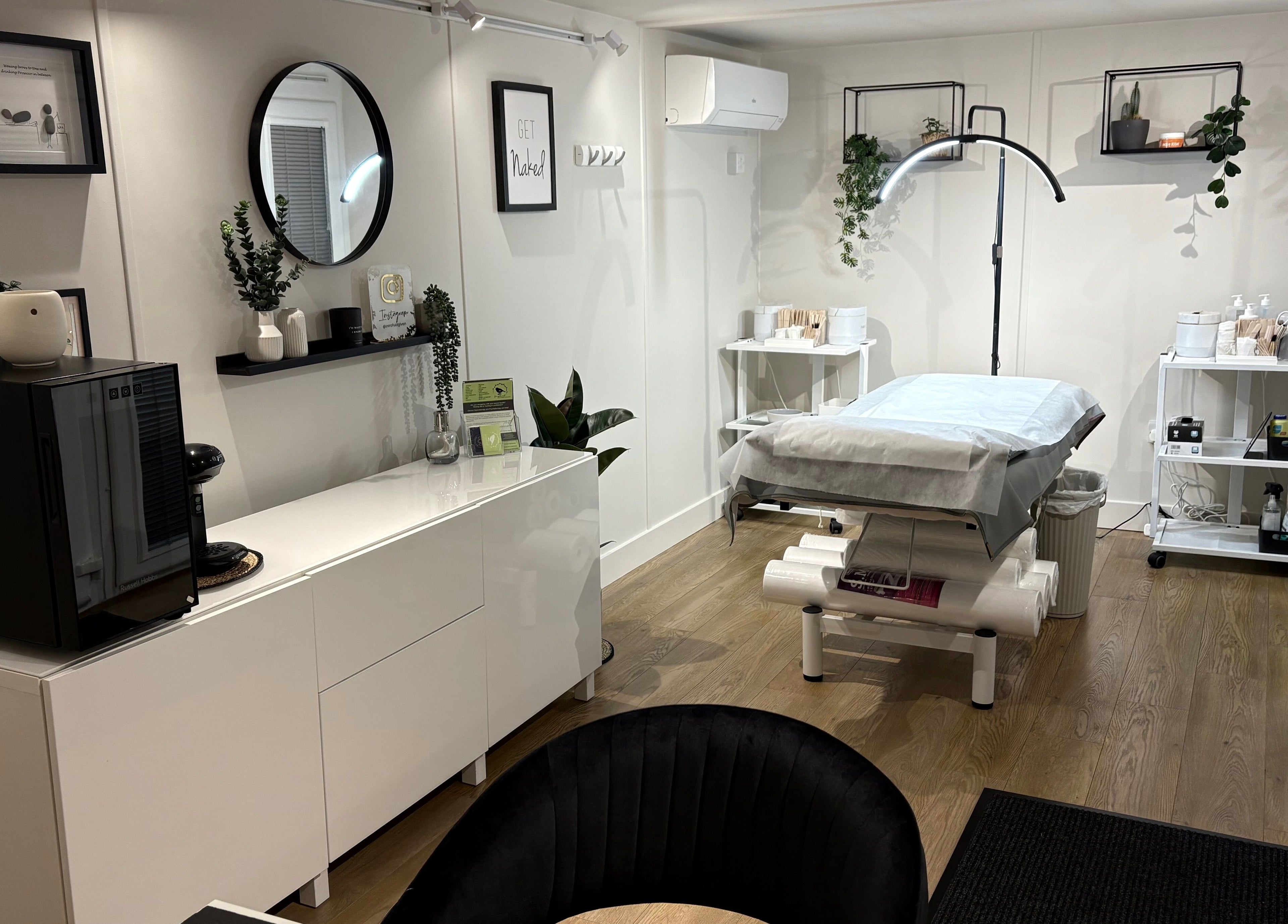 Bright treatment room at Zero Fuzz Given, Chicksands, England, GB, featuring modern decor and a cozy ambiance.
