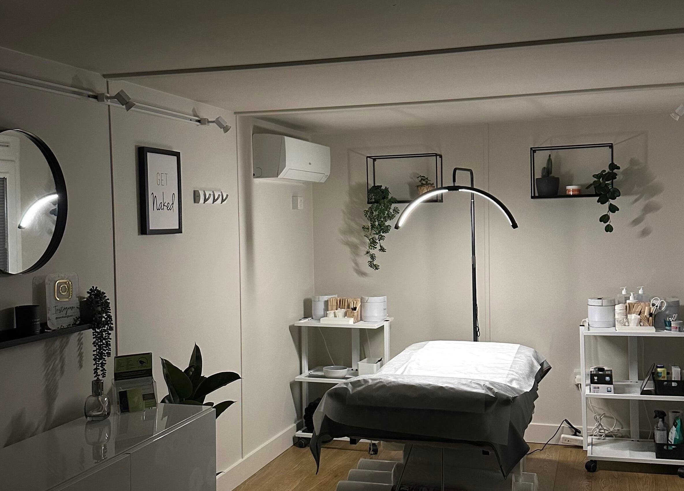 Zero Fuzz Given, Chicksands, England, GB - Relaxing beauty room setup with soothing decor and treatment bed.