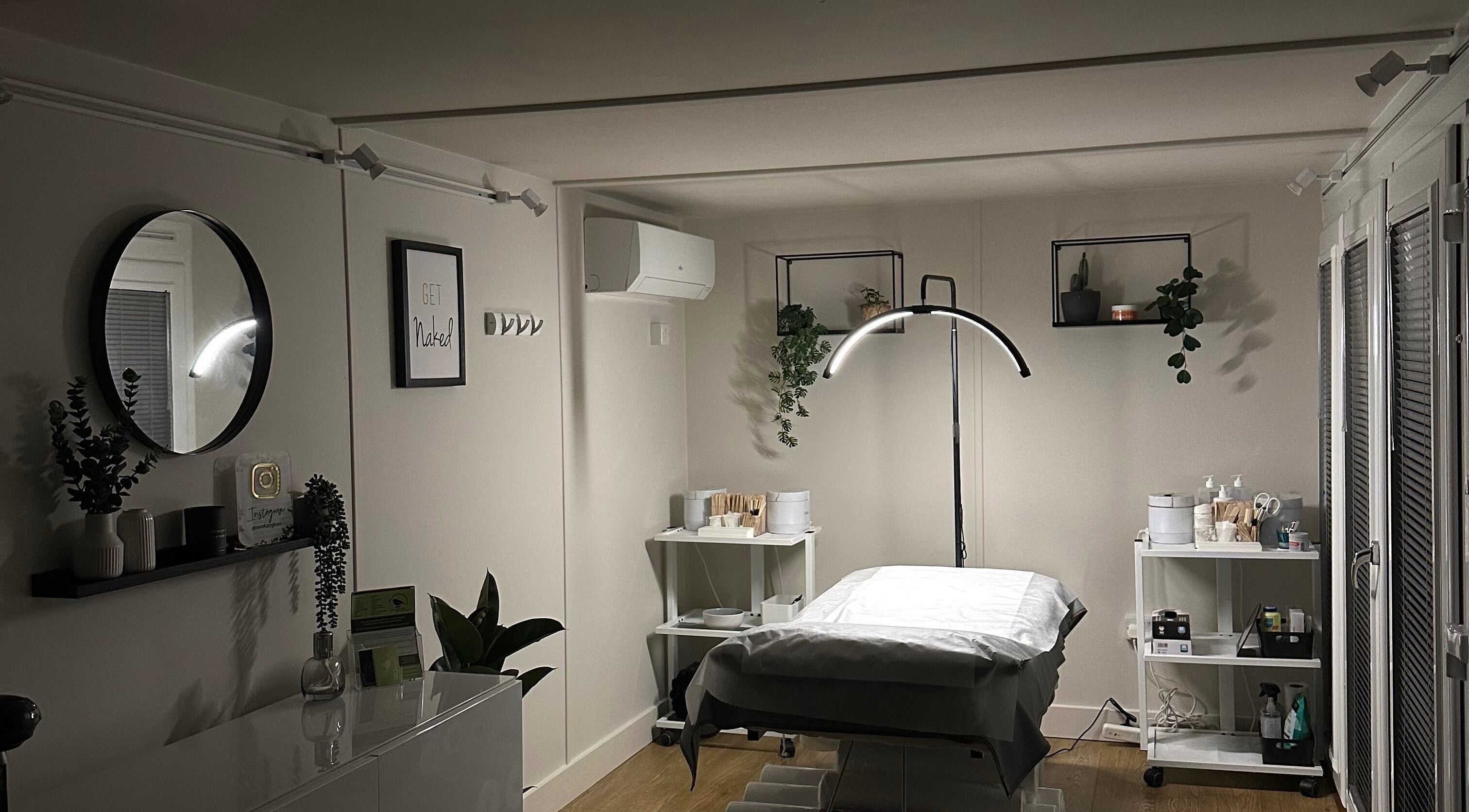 Zero Fuzz Given, Chicksands, England, GB - Relaxing beauty room setup with soothing decor and treatment bed.