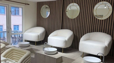 Lush Salon