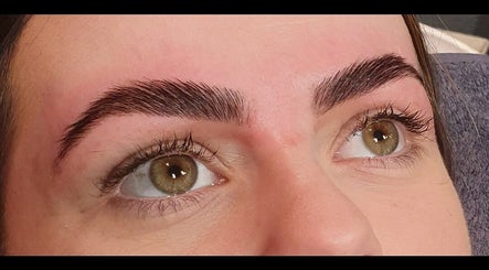 Halo Beauty Lashes & Brows by Chloe image 2