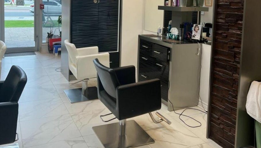 Nola Salon Richmond Hill изображение 1