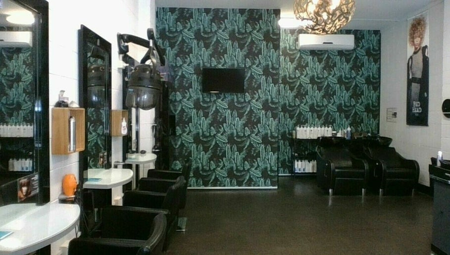 Immagine 1, Distinction hair Frenchs Forest