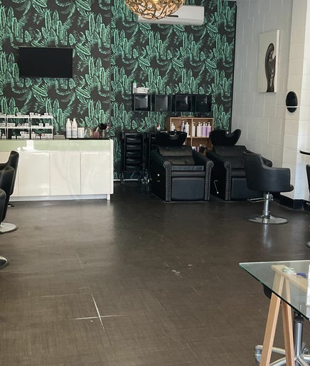 Distinction hair Frenchs Forest image 2