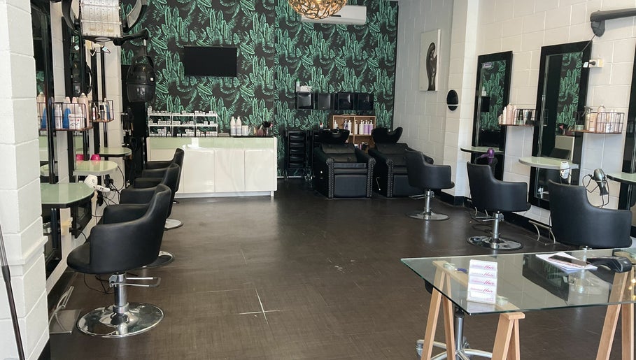 Distinction hair Frenchs Forest image 1