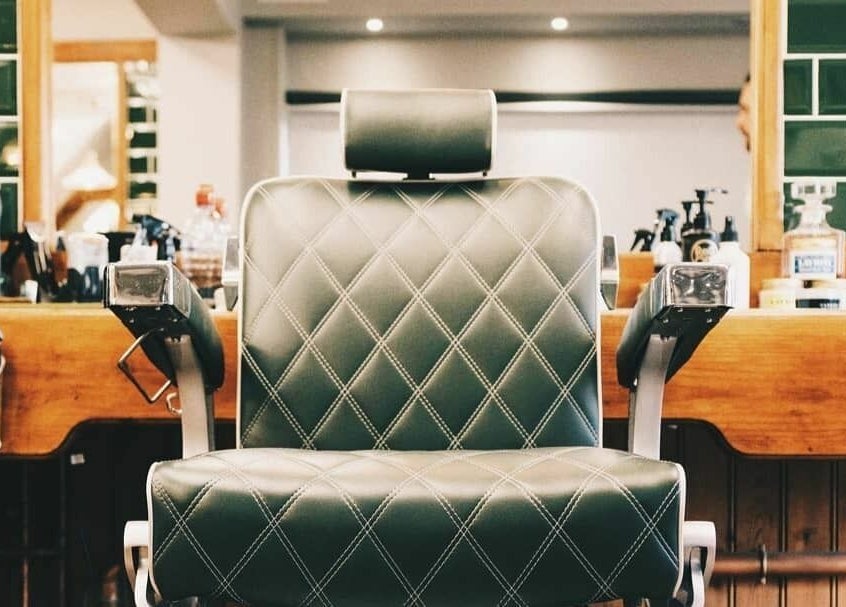 Vintage barber chair at Robert Williams Barbershop, Southend-on-Sea, England, GB with grooming tools.