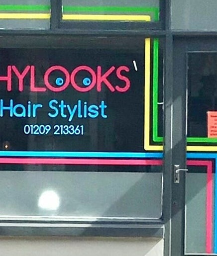 Shylooks Hairstylist billede 2