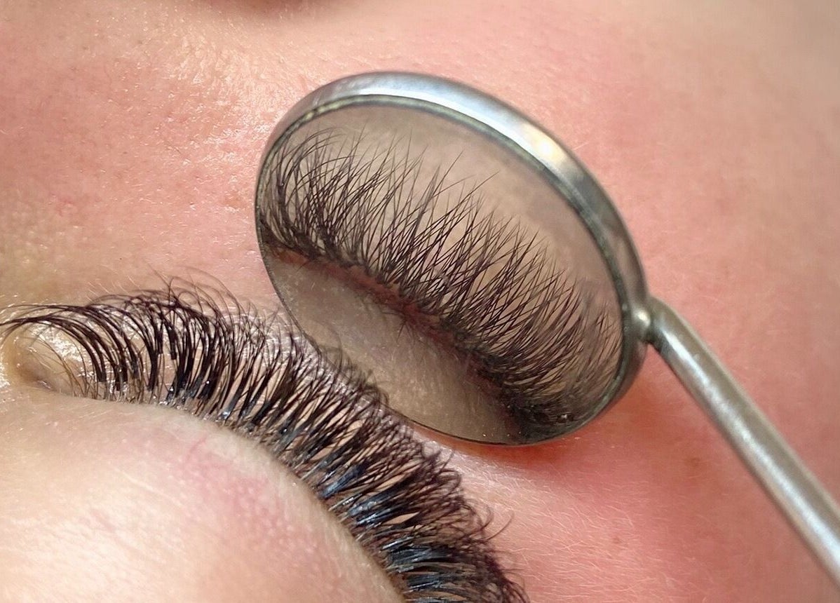 Close-up of eyelash extensions at Madamè Beauty, Thomastown, Victoria, AU. Perfect curl and volume.