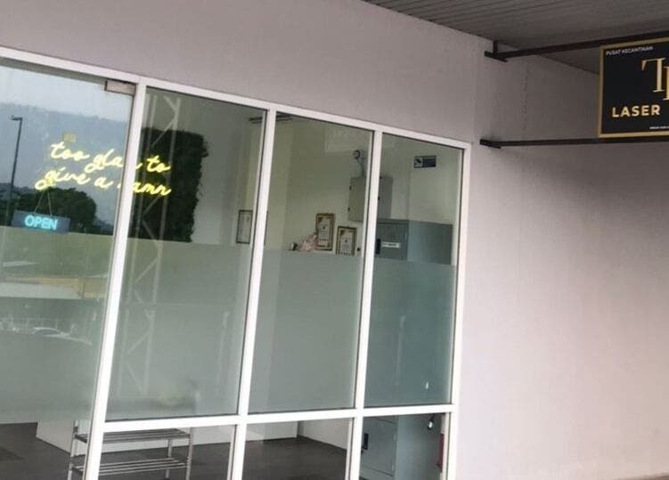 Entrance of Laser Light Skin Centre in Seberang Perai, Pulau Pinang, MY, showcasing modern glass doors.