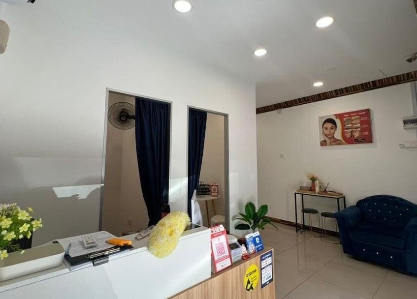 Reception area of Laser Light Skin Centre, Kuantan, Pahang, MY showcasing a cozy and inviting atmosphere.