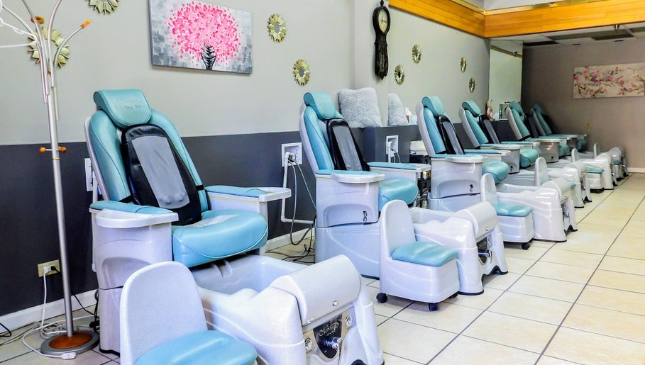 Flawless Nail Bar image 1